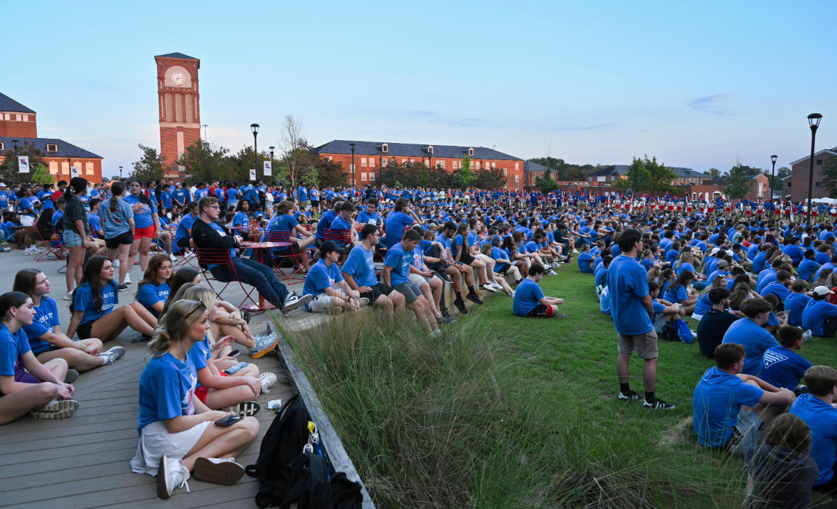 A large group of freshman sit in Centennial Plaza