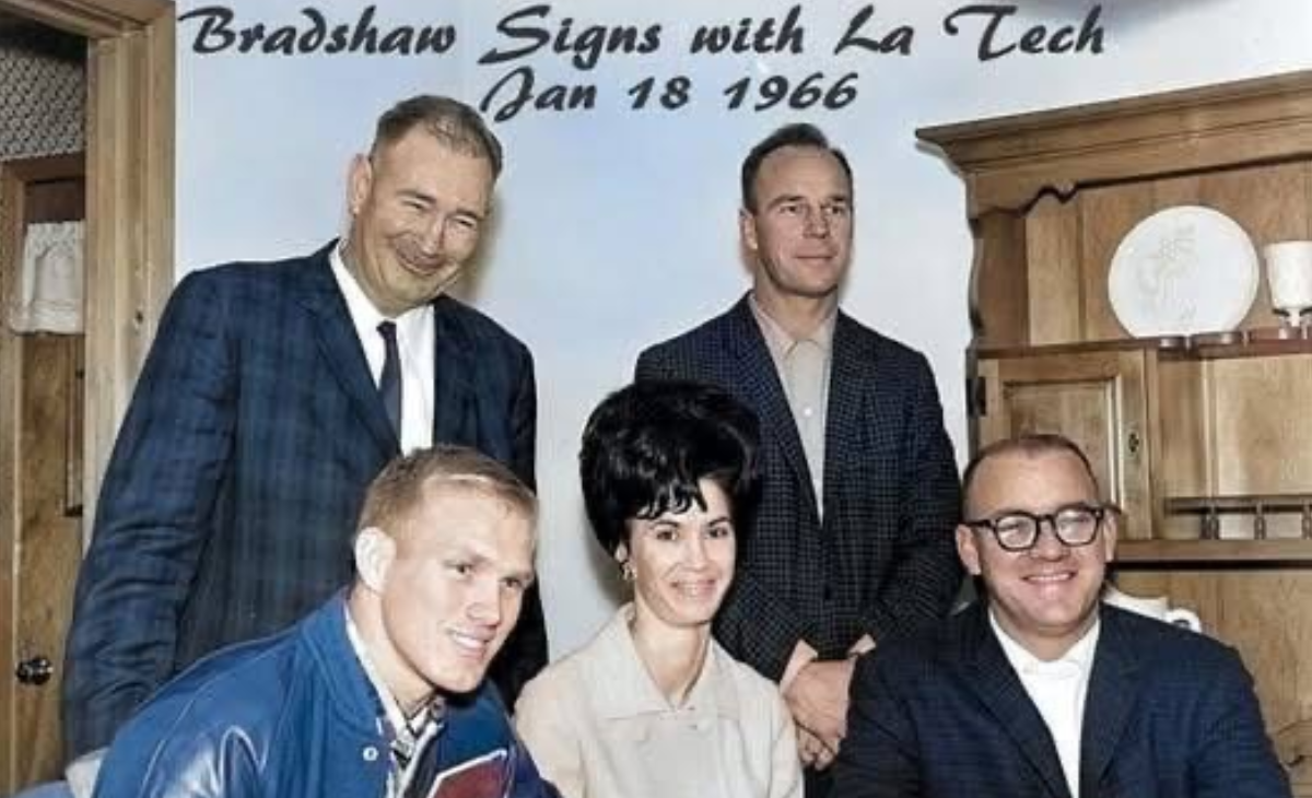 Bradshaw with a group of four people signs with La Tech on January 18, 1988