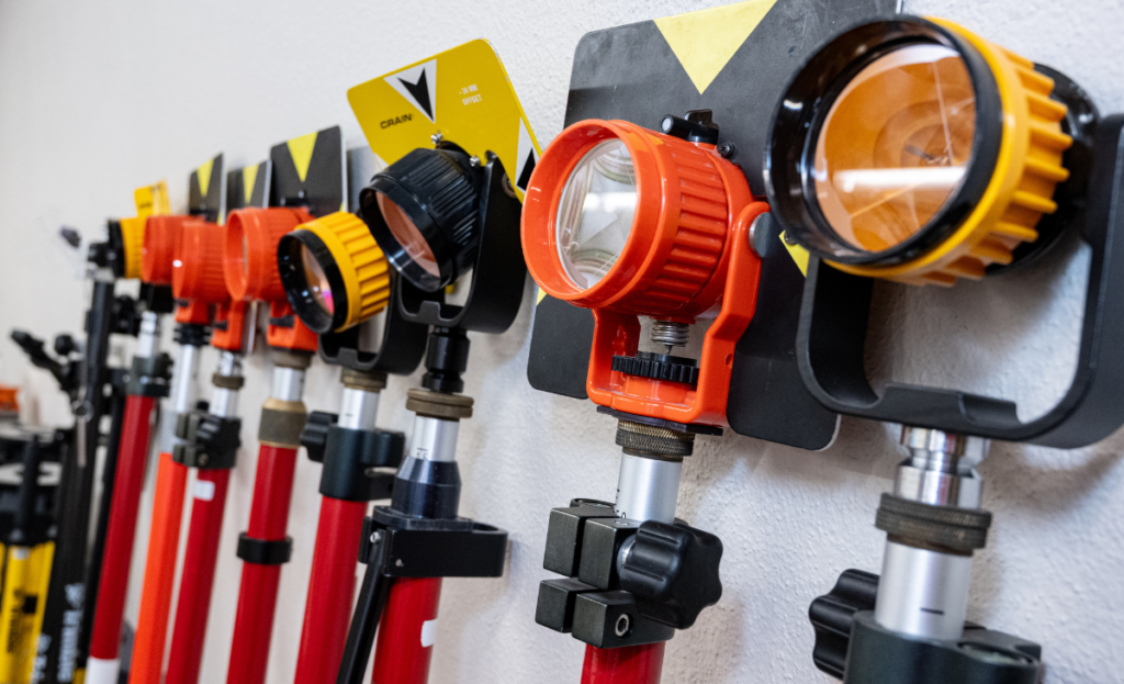 Students' latest professional land surveying equipment.
